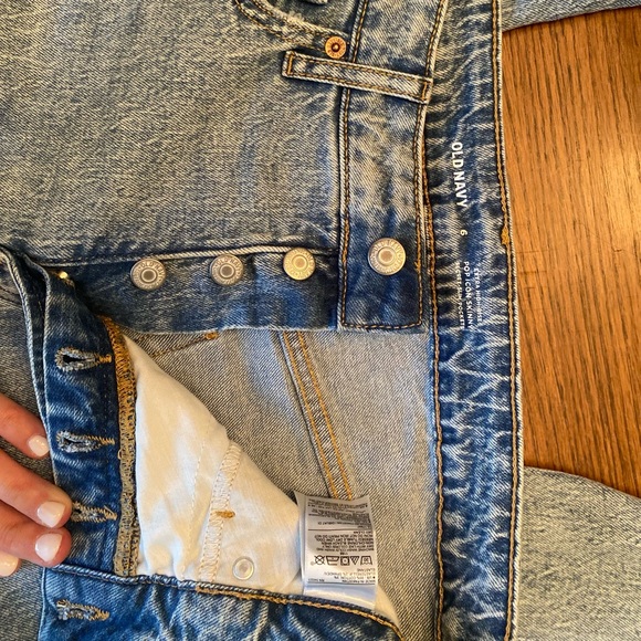 Old Navy Extra High-Waisted Button-Fly Pop Icon Cut-Off Skinny Jeans - Picture 3 of 5